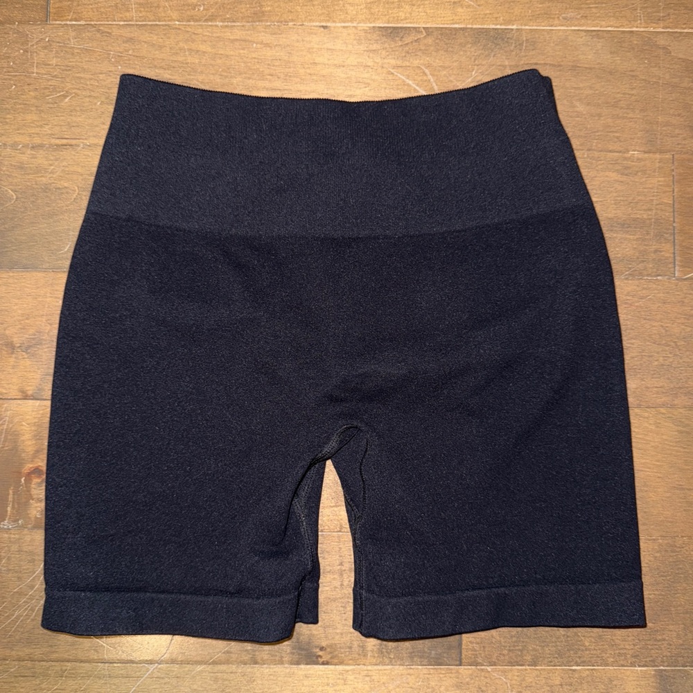 Aurola Black Shorts